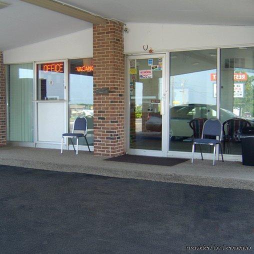 Relax Inn St. Robert Екстериор снимка