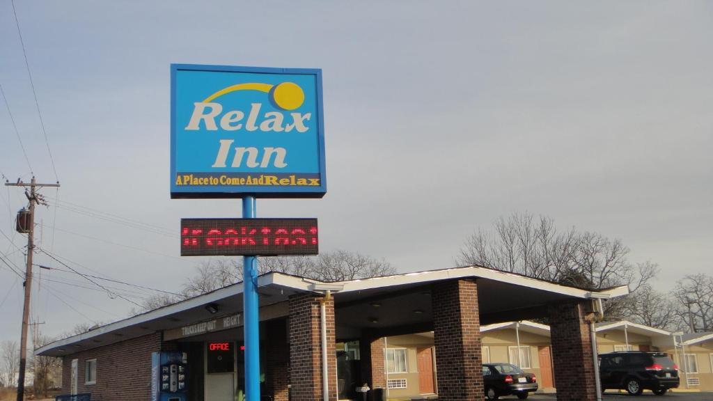 Relax Inn St. Robert Екстериор снимка