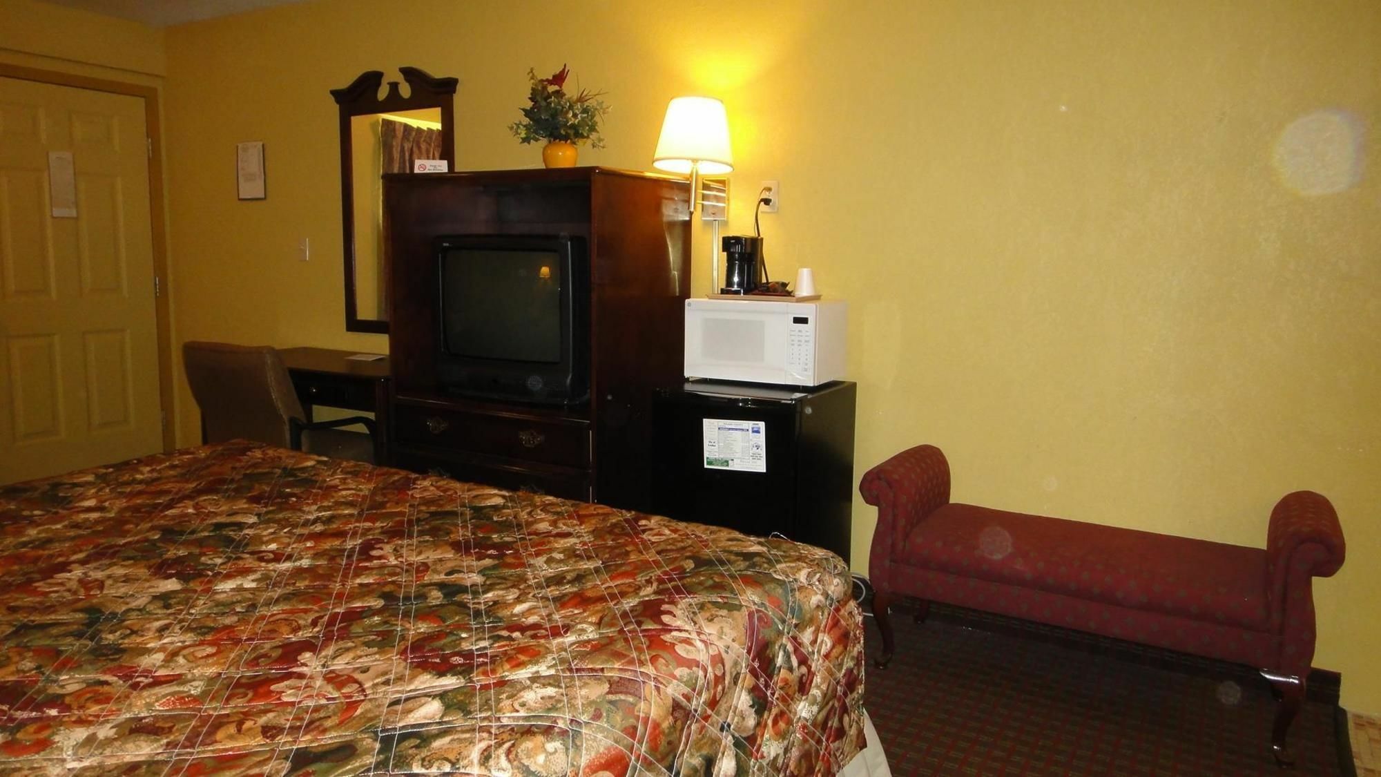 Relax Inn St. Robert Екстериор снимка