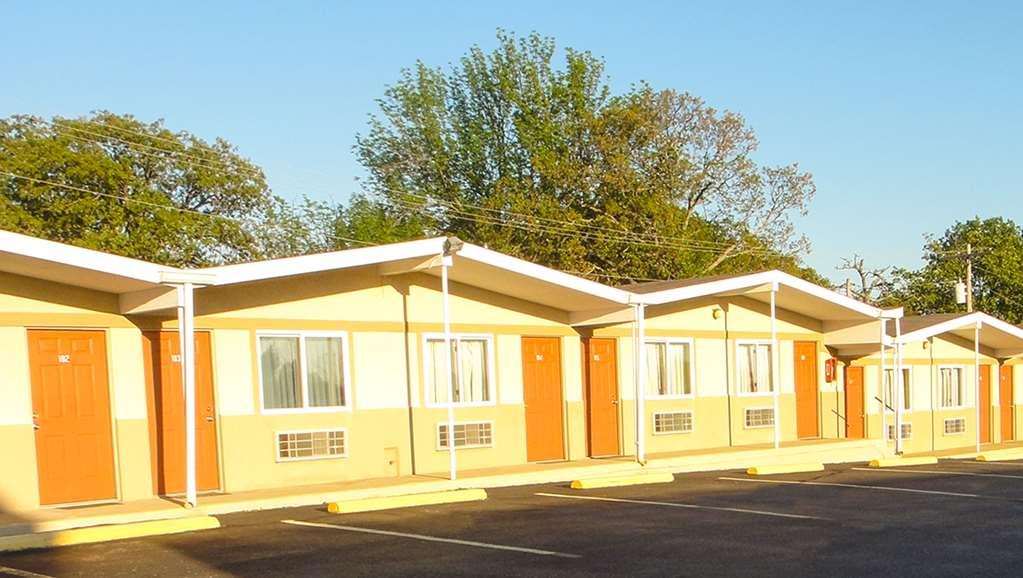 Relax Inn St. Robert Екстериор снимка